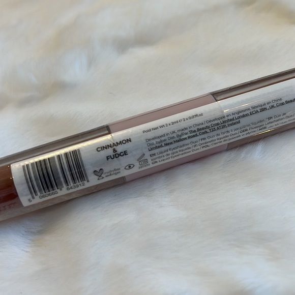 3/$12 The Beauty Crop Liquid Eyeshadow Duo in Cinnamon & Fudge - Picture 2 of 6
